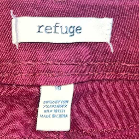 Refuge maroon ruff hem shorts. Size 10 GUC - Picture 3 of 3